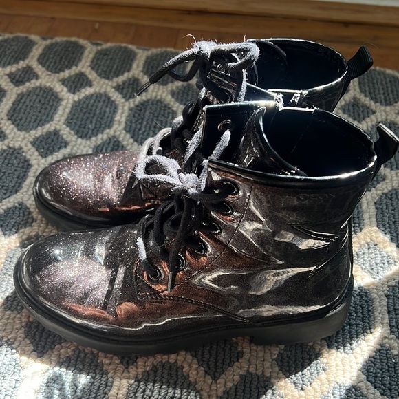 Geox Girls Sparkle Boots, Size 33 (US 1.5) - for true to size - worn once - Picture 1 of 2